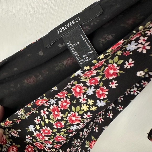 Forever 21 Floral Ditsy Pattern V-Neck Tie Swing Dress Size S - Picture 3 of 8